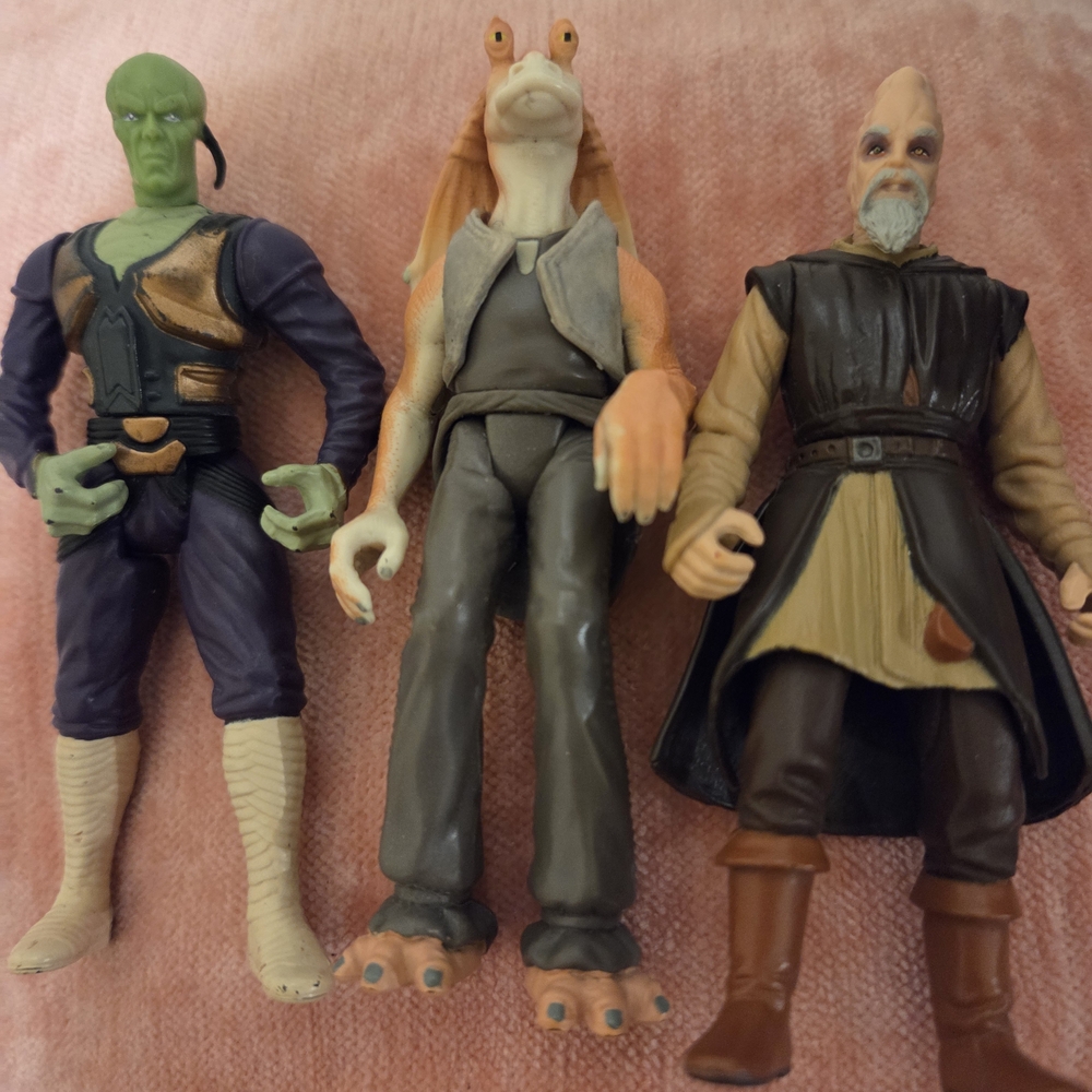 Star Wars Action Figure Lot with Green, Orange, Brown Figures